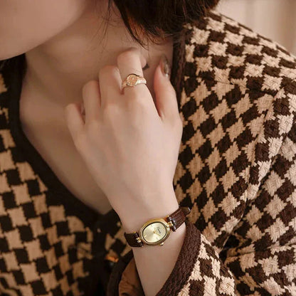 Reloj dorado Lucia